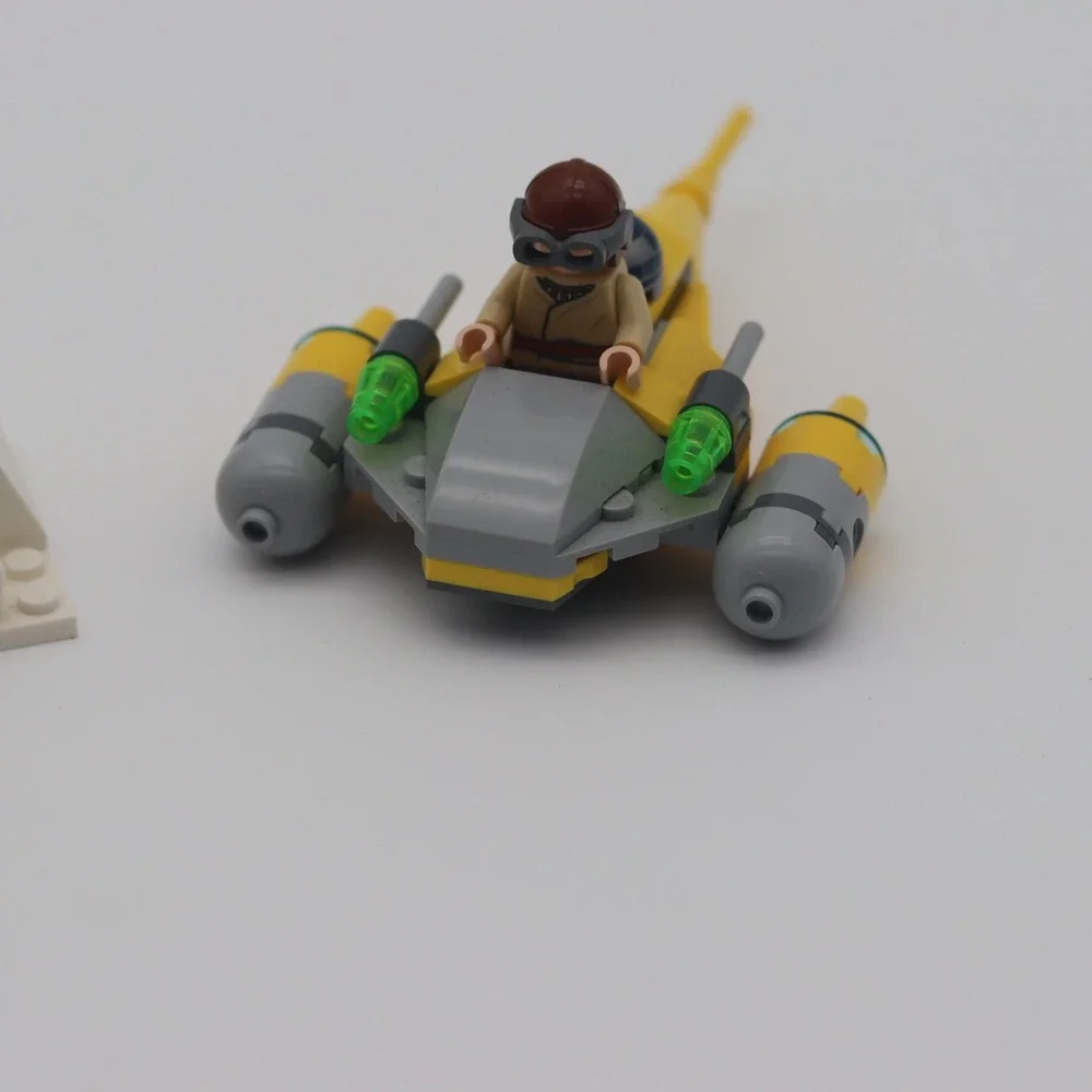 LEGO Star Wars Naboo Starfighter Anakin Skywalker Minifigure & Igloo Build - Picture 6 of 12